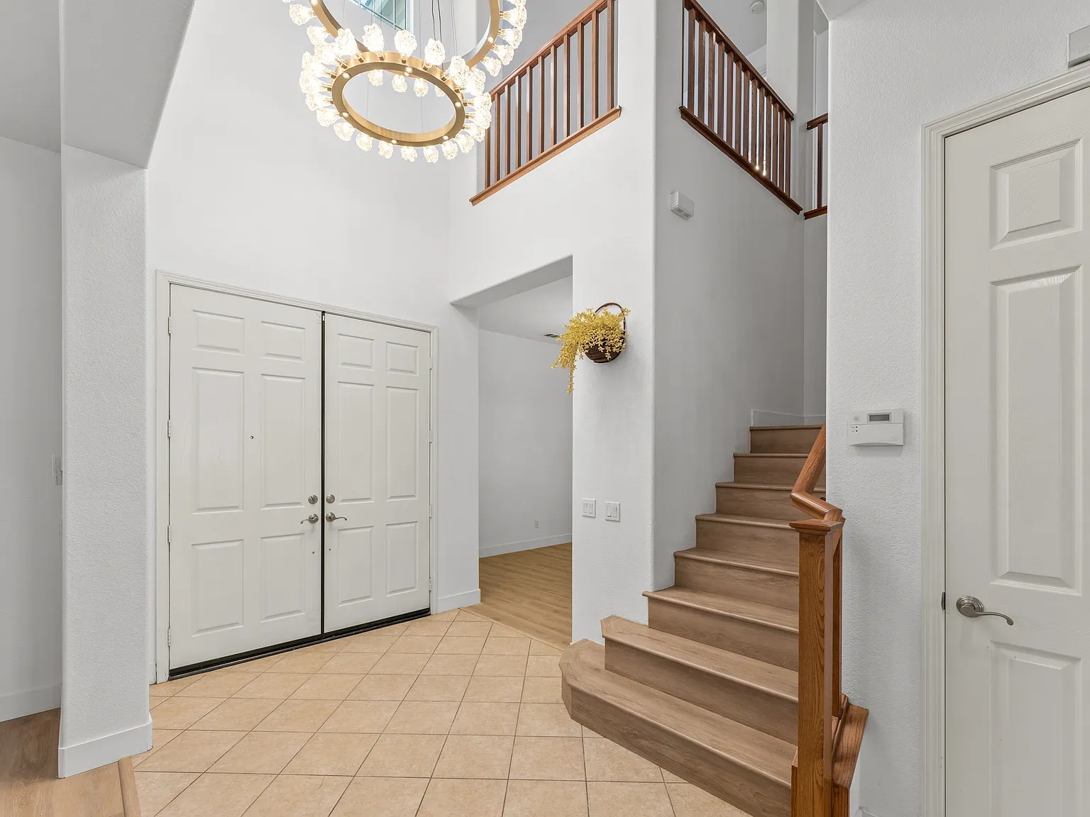 5 bed, 3529 sqft, $4,100 — Photo 4