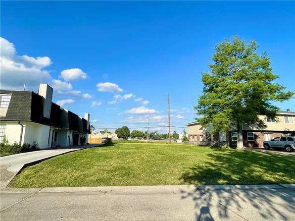 87 Carriage Ln, Destrehan, LA 70047