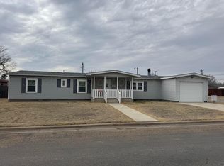 1702 S Baylor St, Perryton, TX 79070