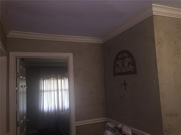 4th image of 409 Meadowbrook Dr