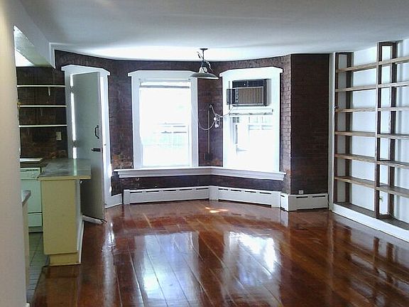 3rd image of 341 E 116th St