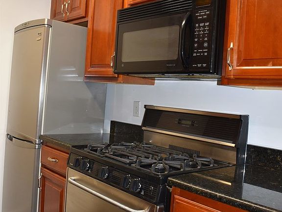 4th image of 139 W 75th St APT 6