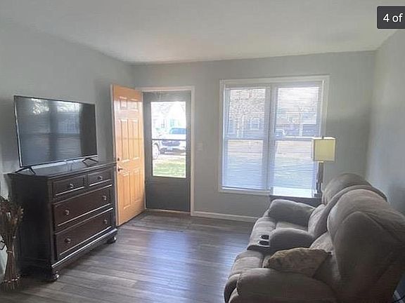 2nd image of 905 E Tripp Ave