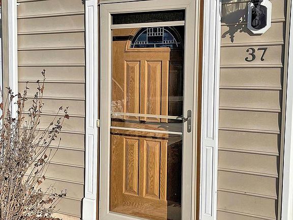 3rd image of 37 Winslow Ct