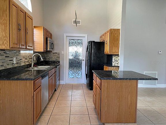 5th image of 1410 Tiverton Dr