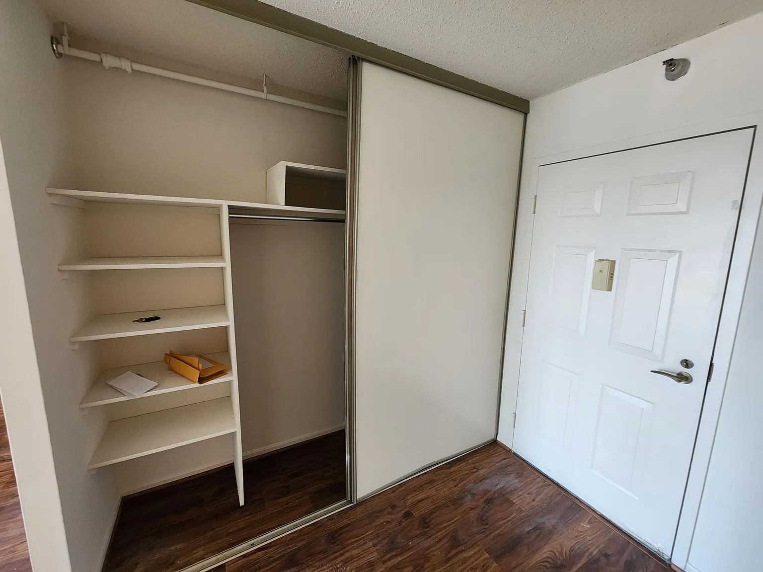 2 bed, 1115 sqft, $2,300 — Photo 2