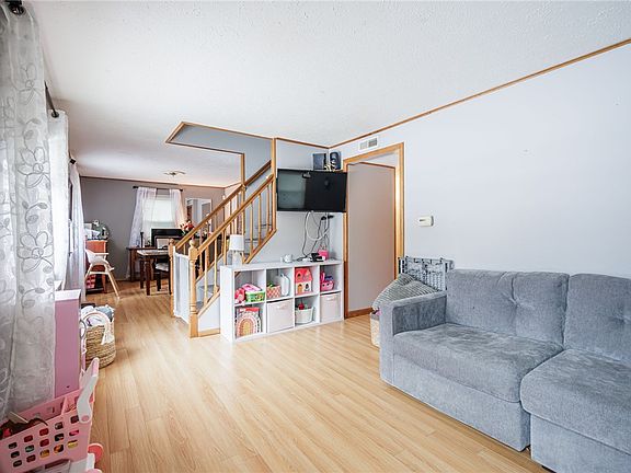 4th image of 219 Carlisle St