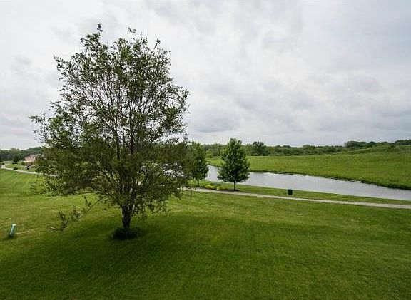 3rd image of 407 Killarney Ln