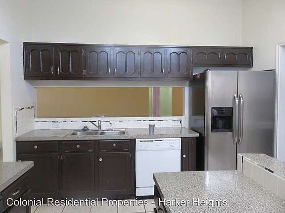 4th image of 4403 Greenlee Dr