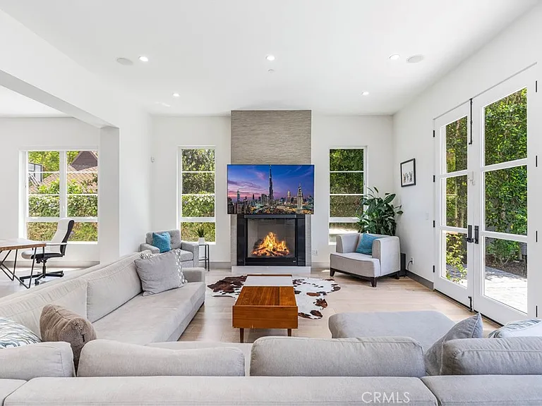4435 Camellia — Photo 20