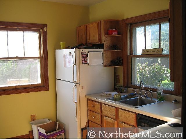 2nd image of 511 Manomin Ave