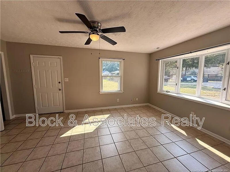 3 bed, 1.5 bath, 1352 sqft, $1,450 — Photo 4