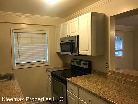 3rd image of 2816 Astoria Ave #6570266