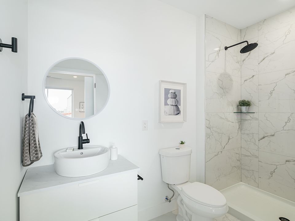 1st image of 2621 W Oxford St #401