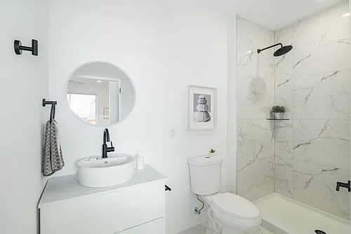 2621 W Oxford St #401 Photo 1