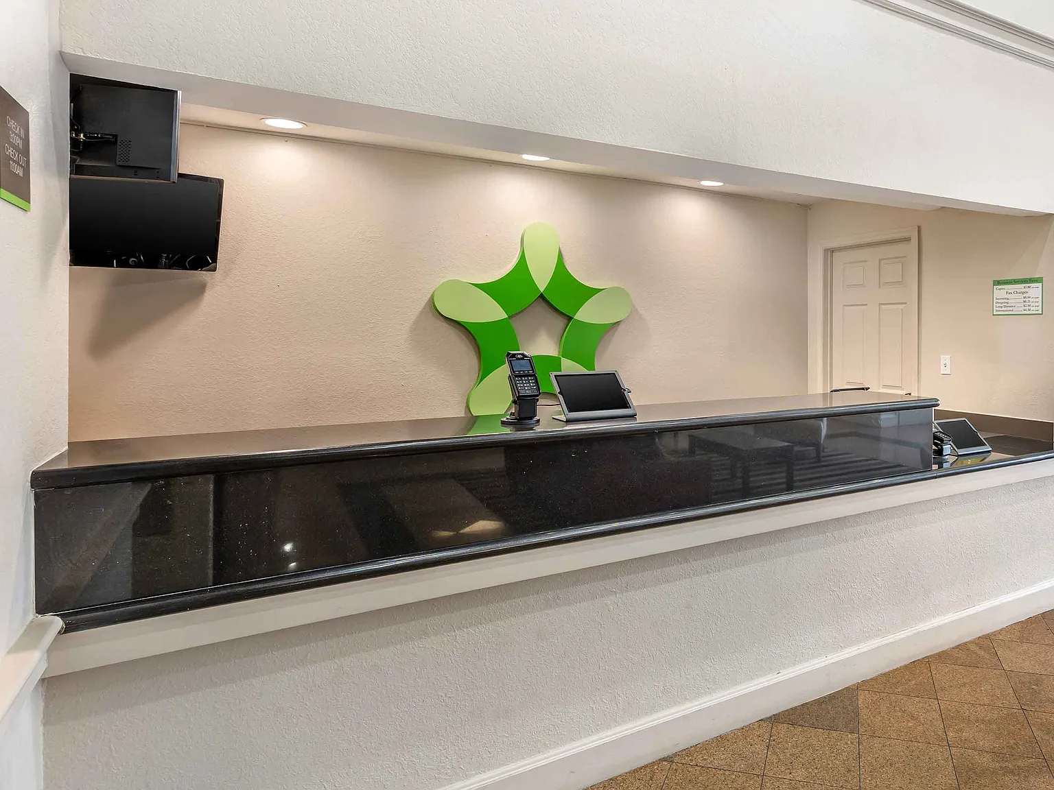 Tampa - Airport - N. Westshore Blvd. — Photo 3