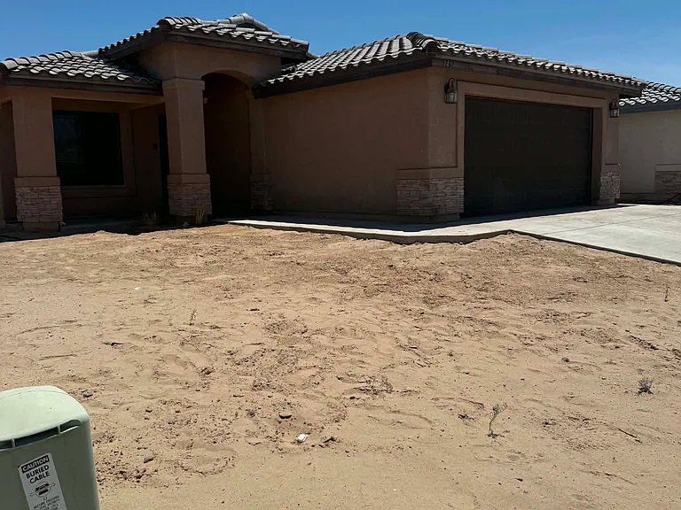 1461 N De La Vara Ave — Photo 2