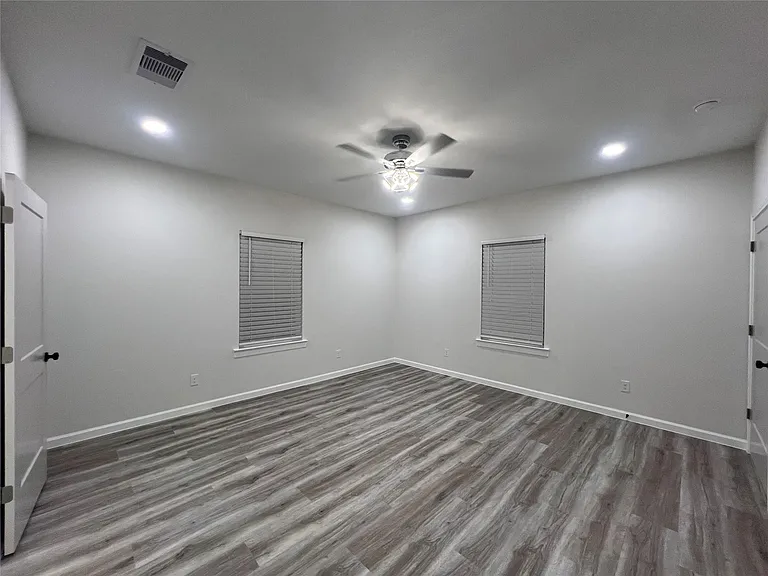 817 Center St — Photo 19