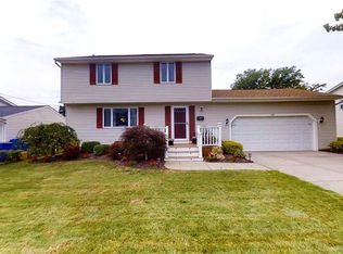 109 Phyllis Dr, West Seneca, NY 14224