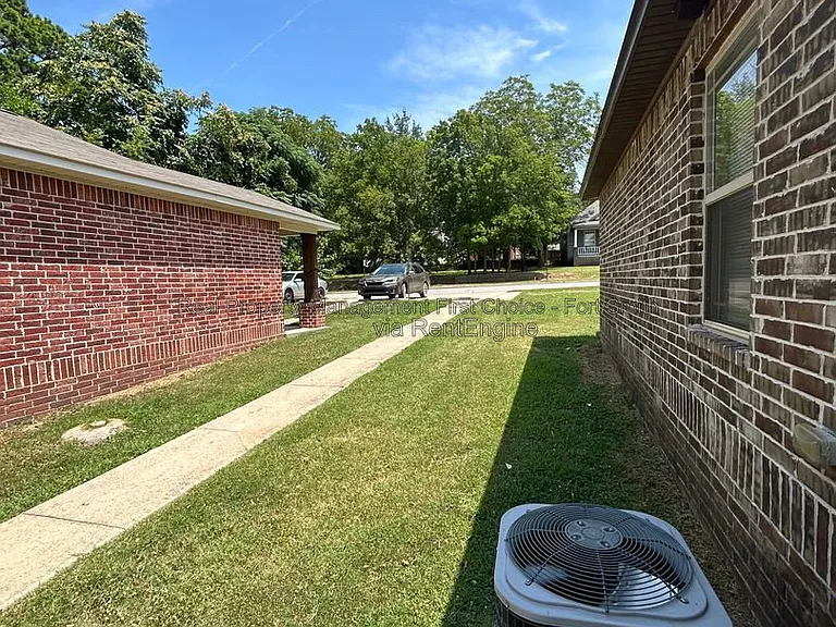 320 S 12th St — Photo 3