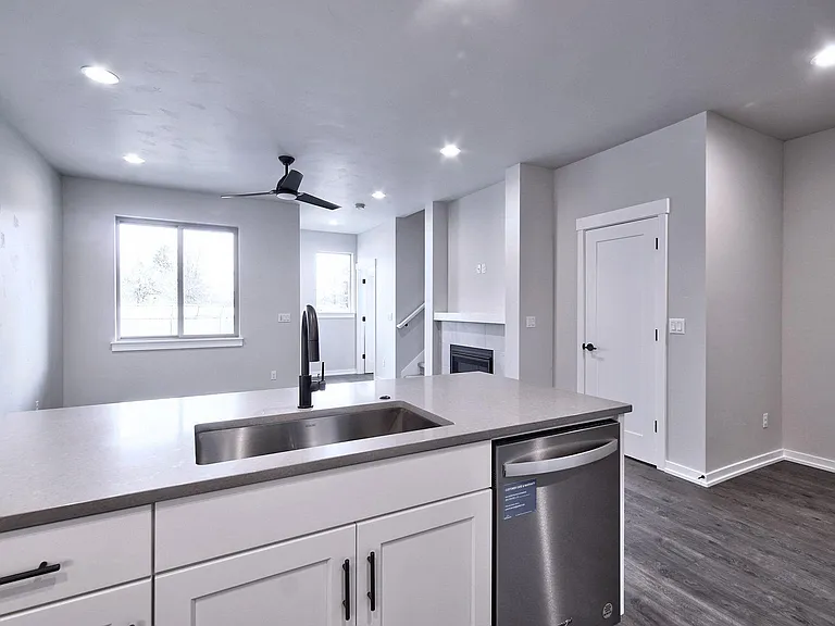5443 SE Logan Ln — Photo 7