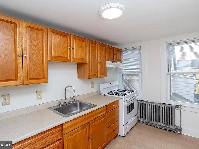 37 S 13th St #3 — Photo 10