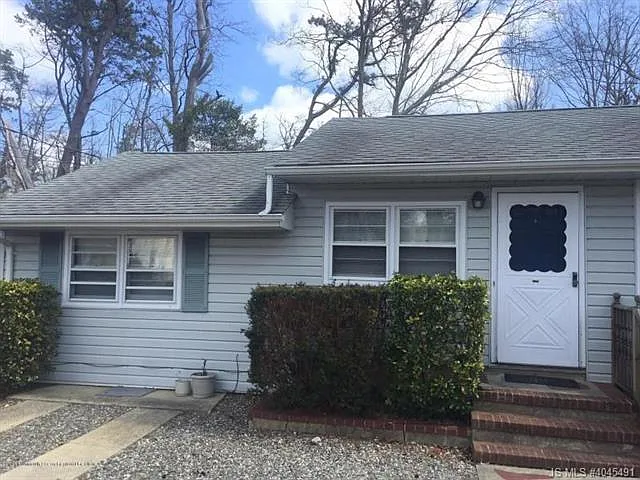 815 Narragansette Ave photo 1
