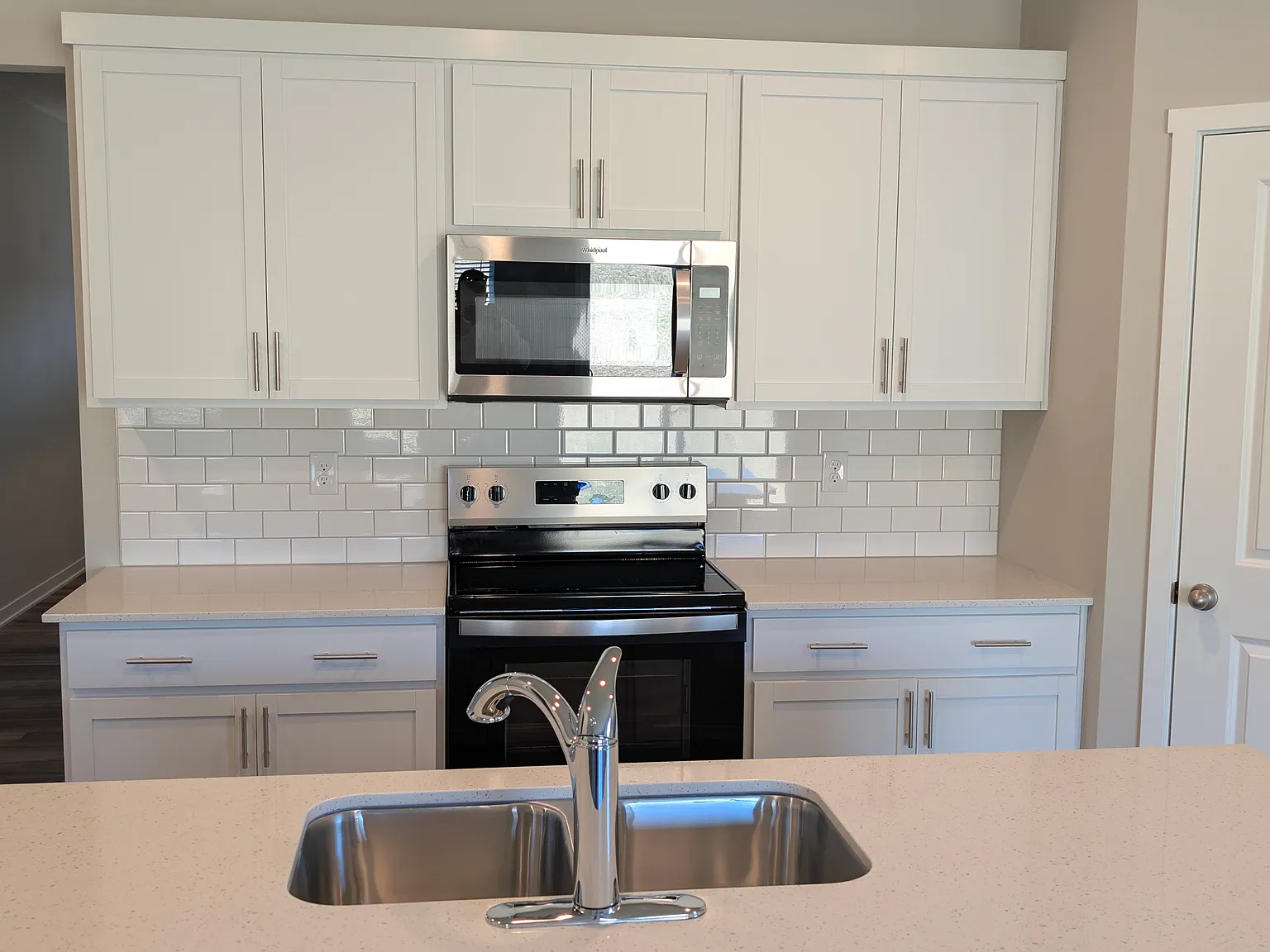 4 bed, 2540 sqft, $2,800 — Photo 2