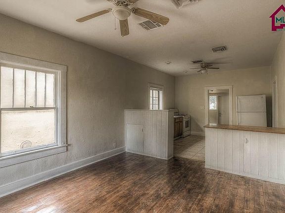 3rd image of 421 E May Ave