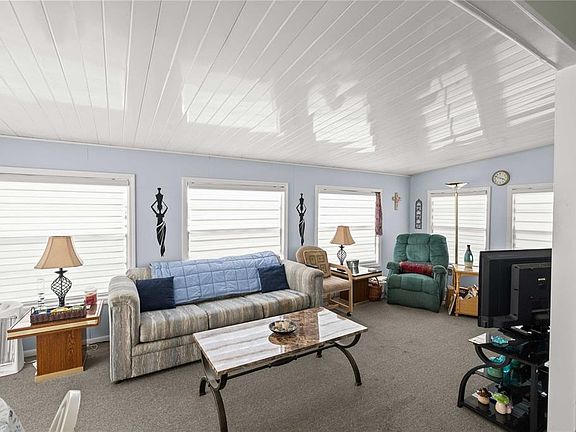 4th image of 36917 GRACE AVENUE