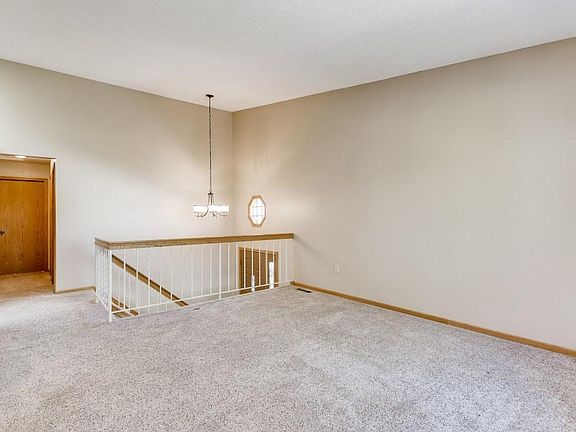 4th image of 371 Upper Wood Way
