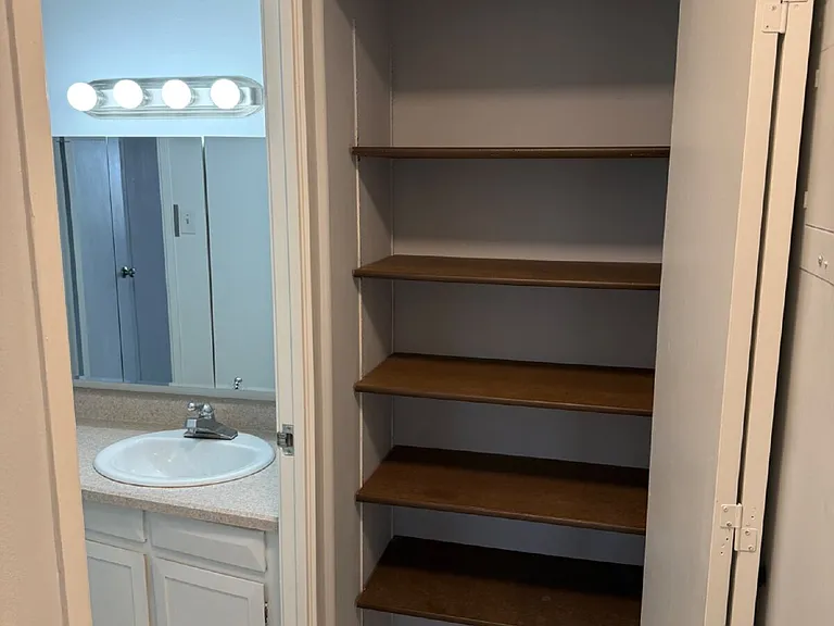 350 S Clinton St #6D — Photo 7
