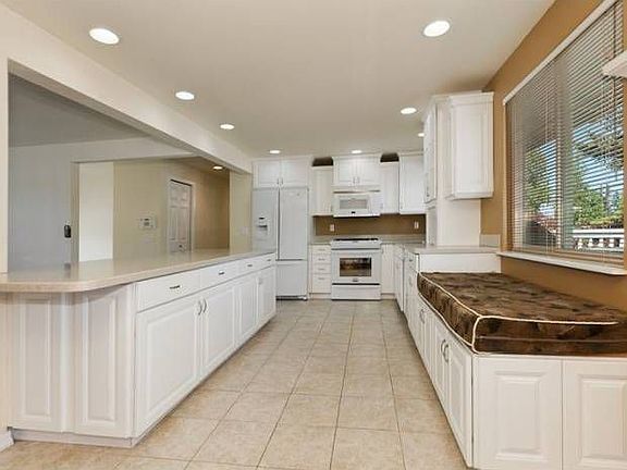 Kitchen With Island