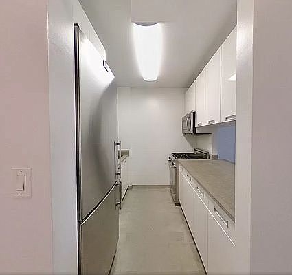 5th image of 99 John St APT 1012