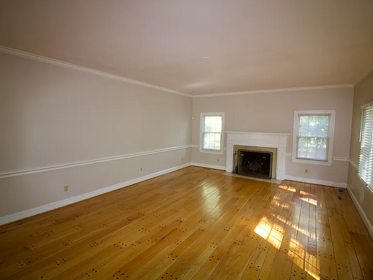 1502 Electric Rd SW — Photo 4