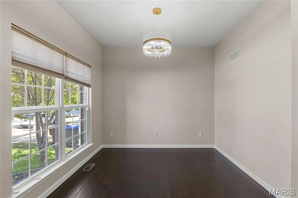 4 bed, 4.0 bath, 3199 sqft, $3,000 — Photo 3