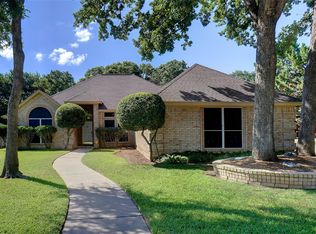 1312 Crows Nest Ct, Azle, TX 76020