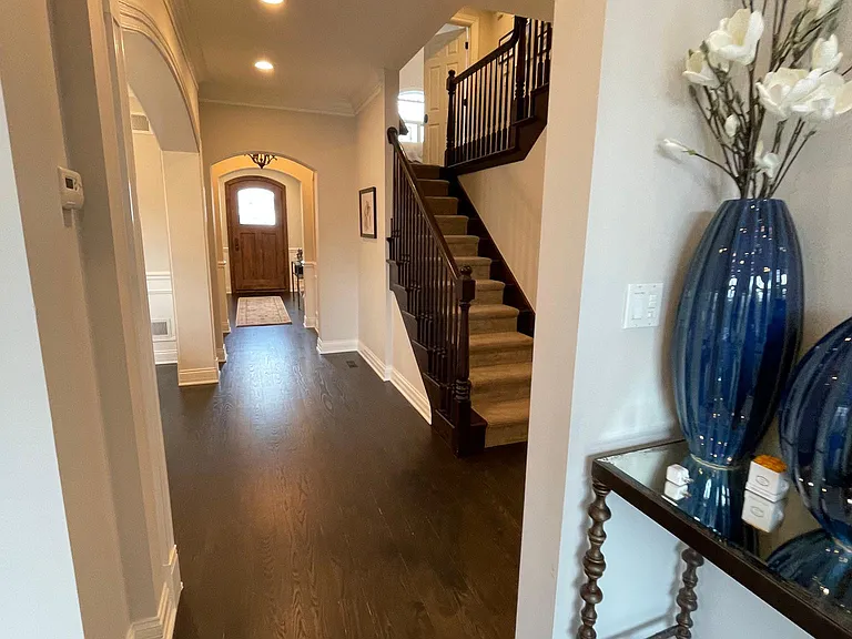 2411 Greenwood Ave — Photo 8