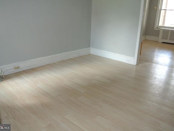 5th image of 518 W Somerville Ave