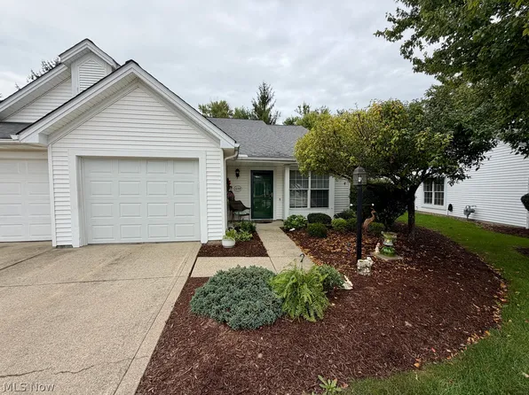 1057 Lake Meadow Ln, Brunswick, OH 44212