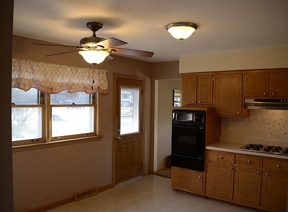 5th image of 16621 Parkside Ave