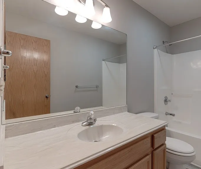 513 N Bristol Ct — Photo 21