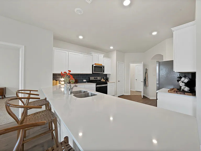 9720 Lariat Dr — Photo 7