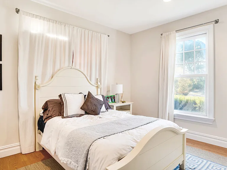 84 Tuckahoe Ln — Photo 25