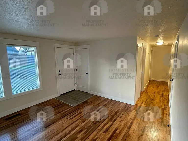 425 S 8th St — Photo 7