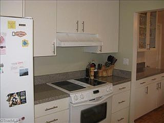 3rd image of 550 Knollwood St