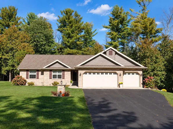 3330 Tarragon Trl, Green Bay, WI 54313