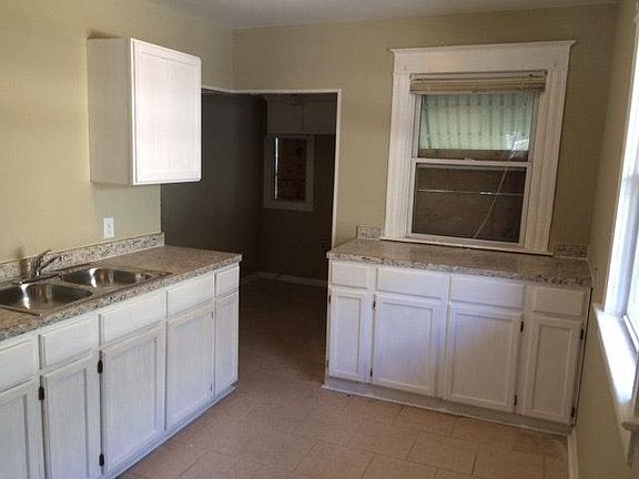 4th image of 4028 Agnes Ave