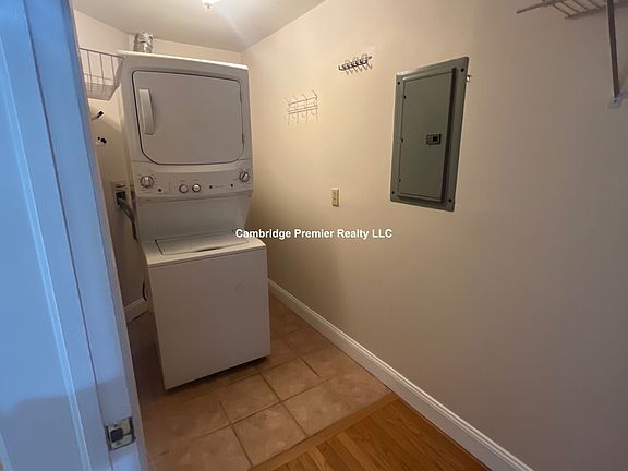 3rd image of 279 Pearl St #3LR