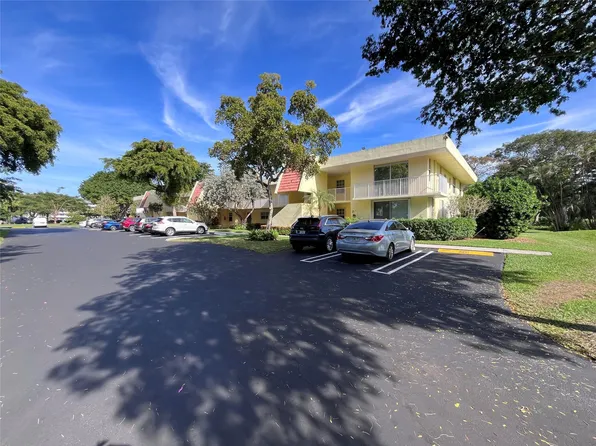 500 Oaks Lane #208, Pompano Beach, FL 33069